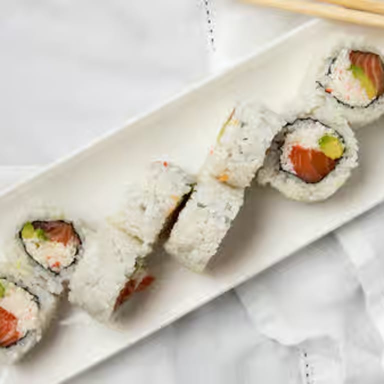 Delicious Salmon Roll: A Sushi Favorite